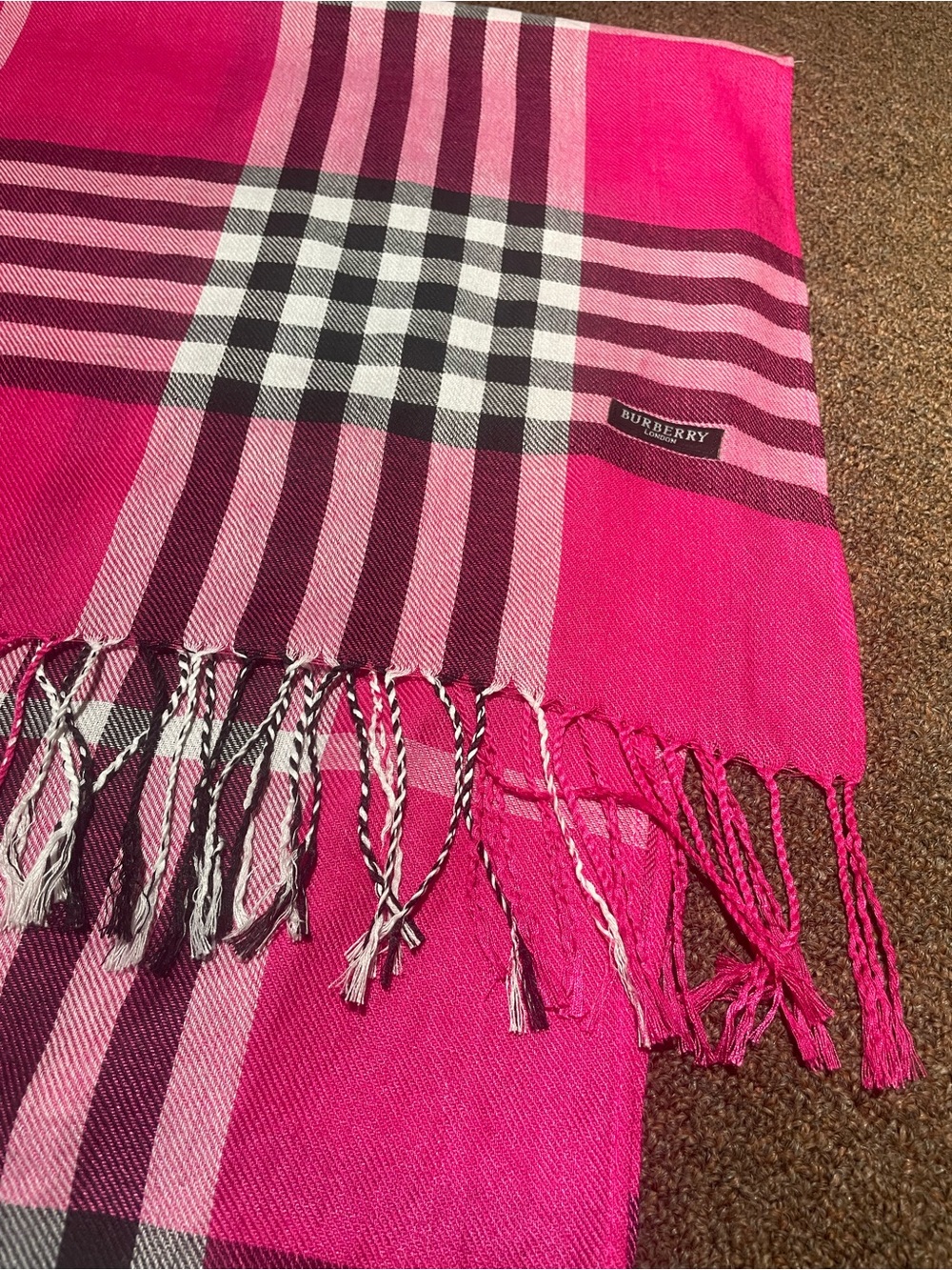 BURBERRY Scarf - Picture 4 of 4